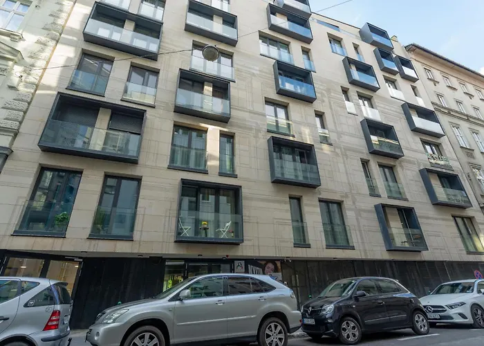 Appartement Erkel 18 *